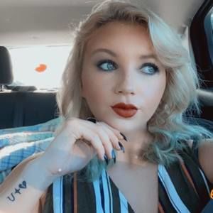 Meet your Posher, Olivia danielle